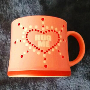 A beautiful  HUG ME mug. Nice size for coffee even soup.